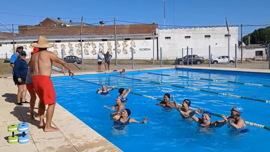 Clases de hidrogimnasia en Plaza Conde y Cardal