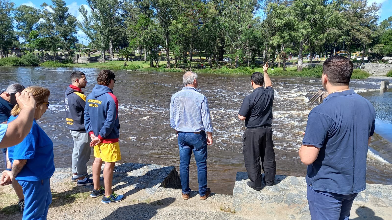 Con la bendición de las aguas del rio Santa Lucia Chico se abre la temporada de verano2