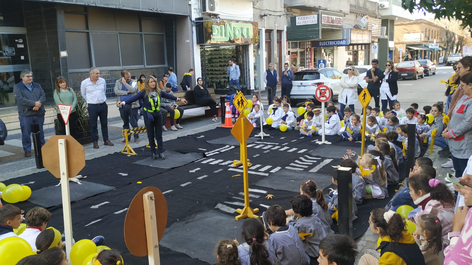 Concientización sobre tránsito Escolares marcharon por el centro de la ciudad 7