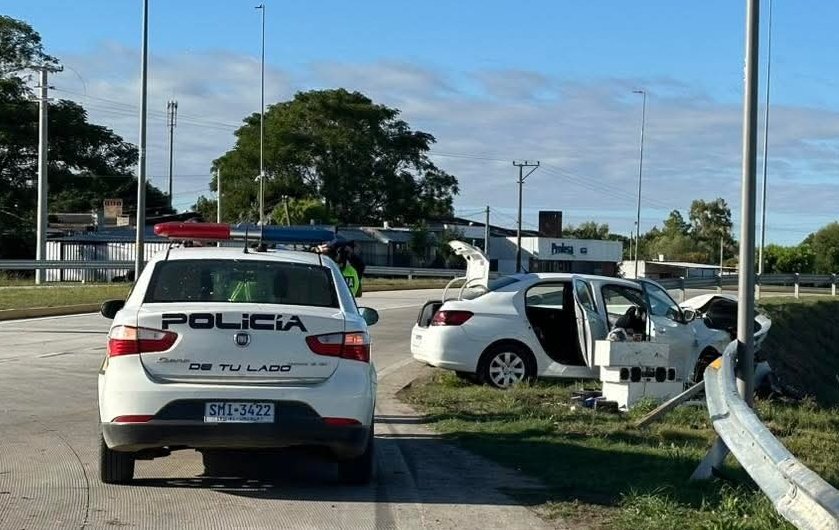 Conductor no advirtió la rotonda de Mendoza y chocó contra guardarraíl