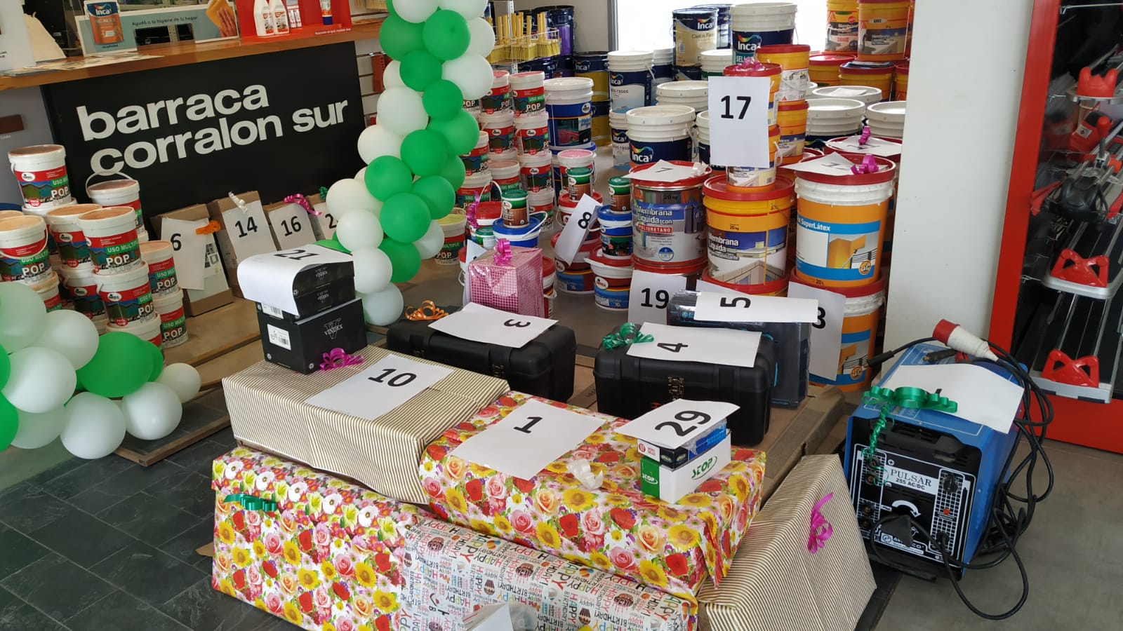 Corralón Sur sorteó 2 motos y 30 premios 3