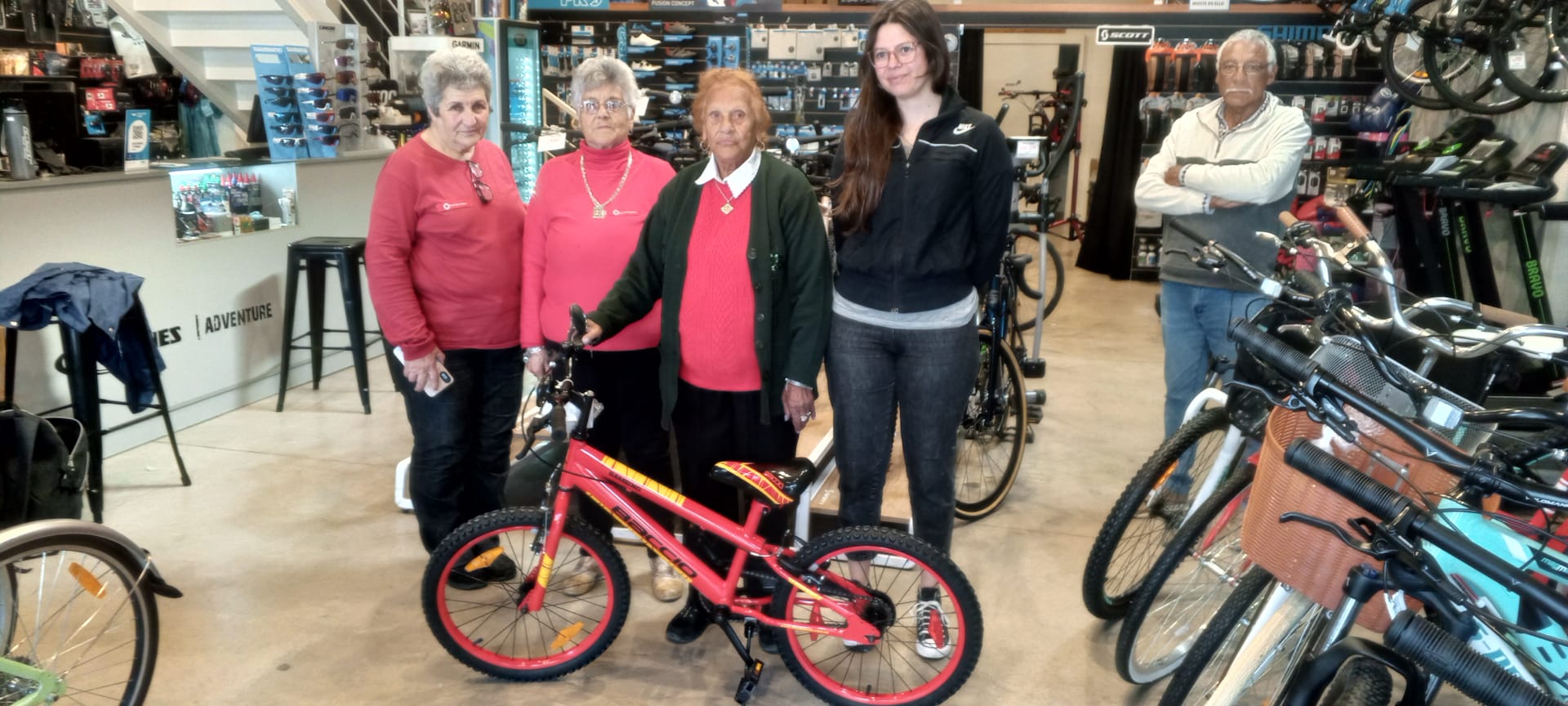 Cruz Roja entregó el premio de la bicicleteada solidaria 2