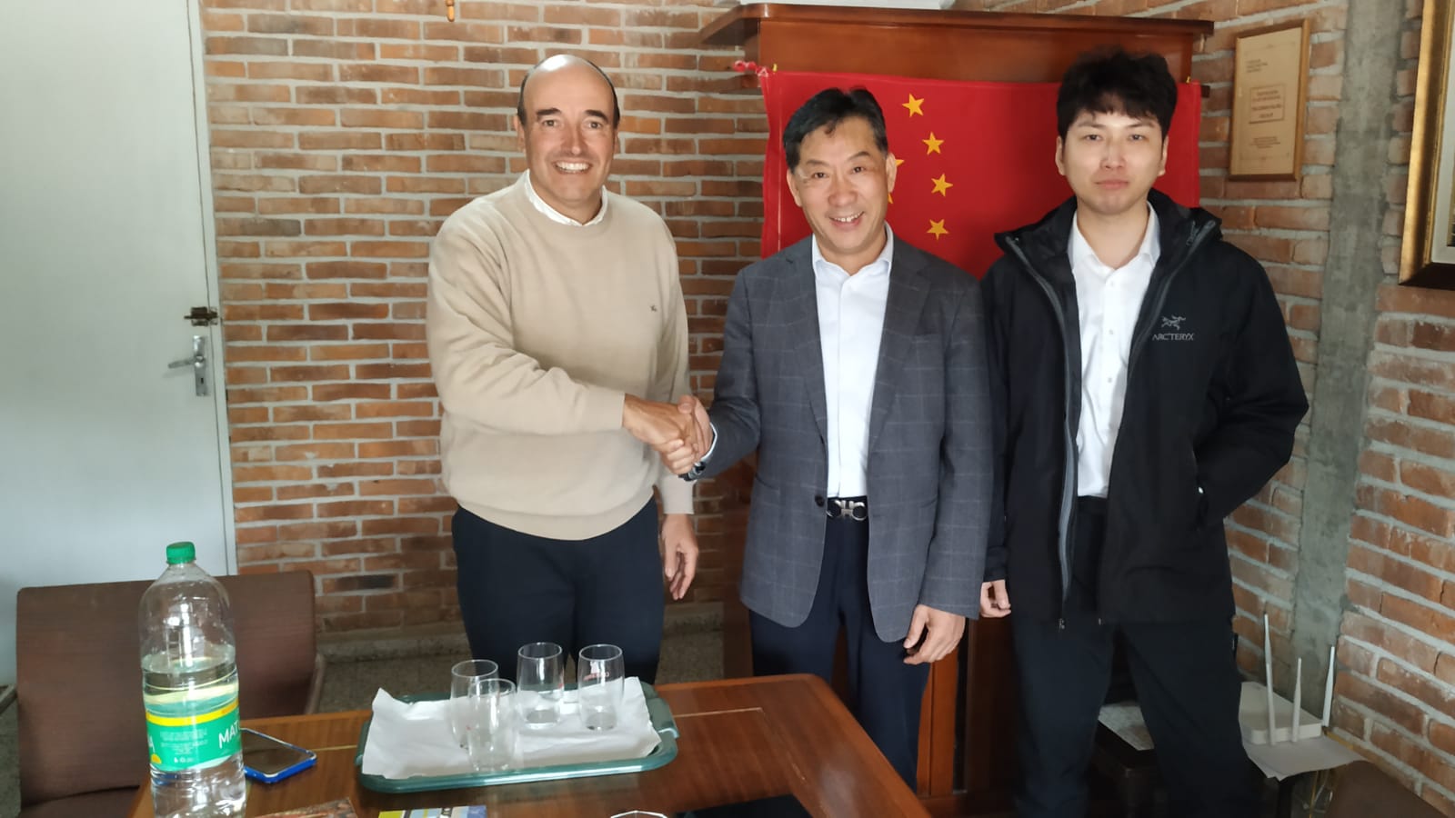 Delegación de China recorre nuevas instalaciones de Zona Franca Florida