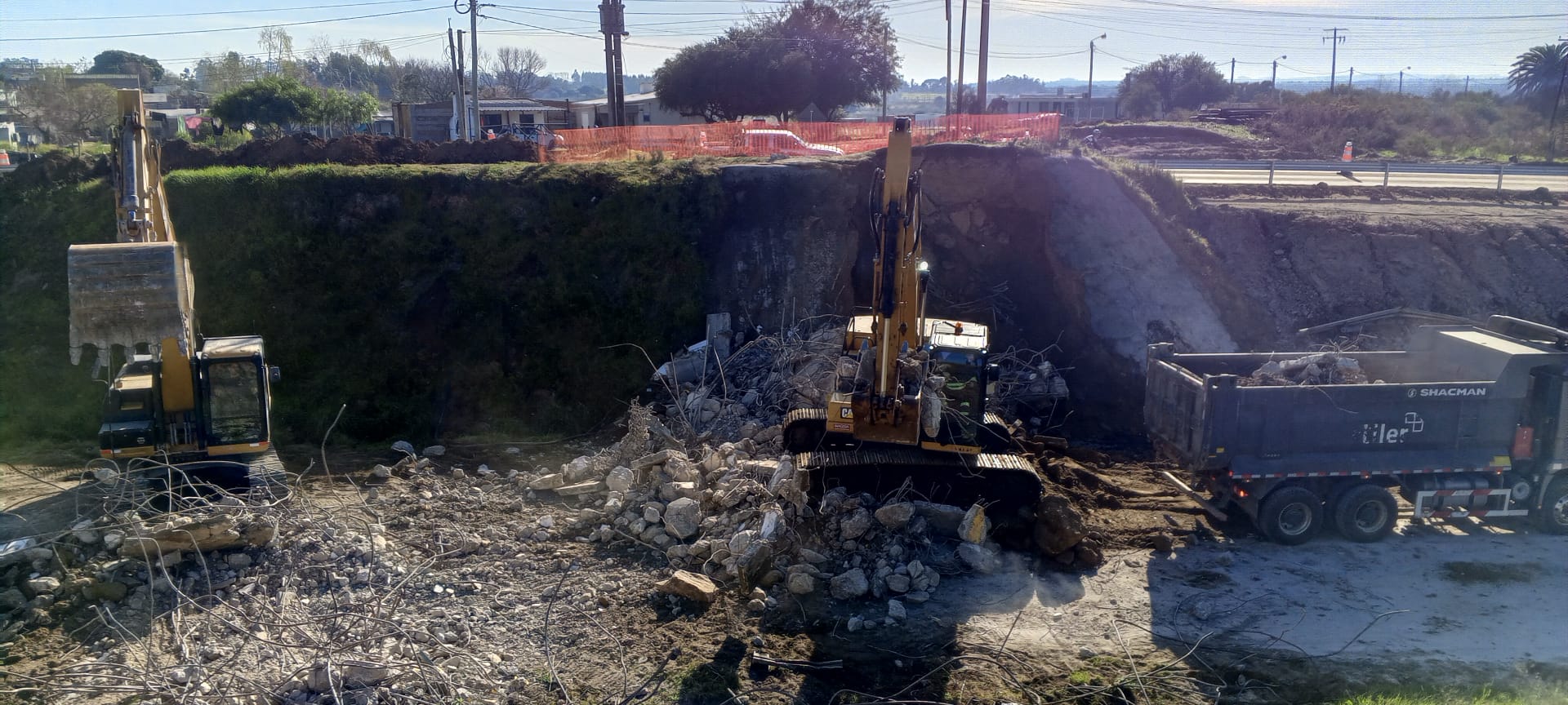 Demuelen histórico puente ferroviario por obra de doble vía ruta 5 4