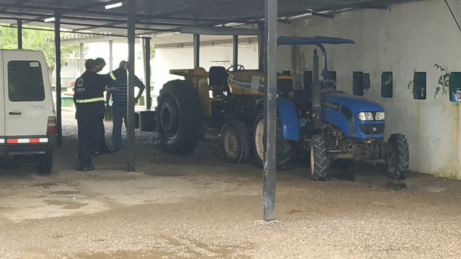 Destrozan tractores del Hipódromo Irineo Leguisamo 3