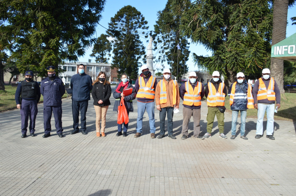 Diez cuidacoches de Florida cuentan con identificación oficial