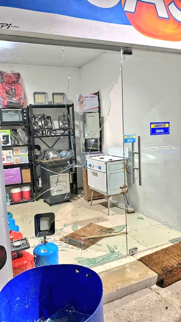 Dos personas ingresan y generan daños en comercio del barrio Piedra Alta