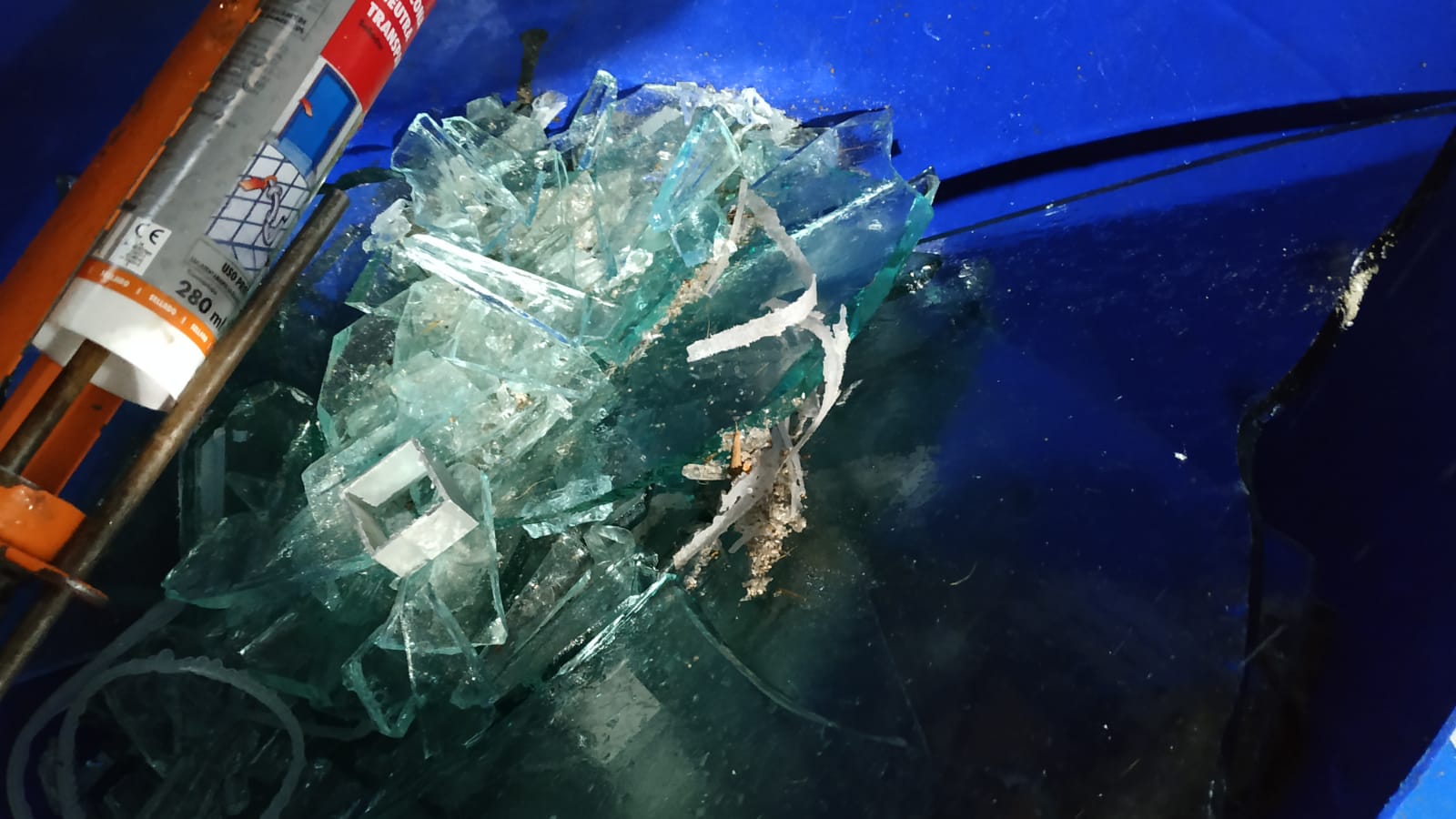 Dos personas ingresan y generan daños en comercio del barrio Piedra Alta 3