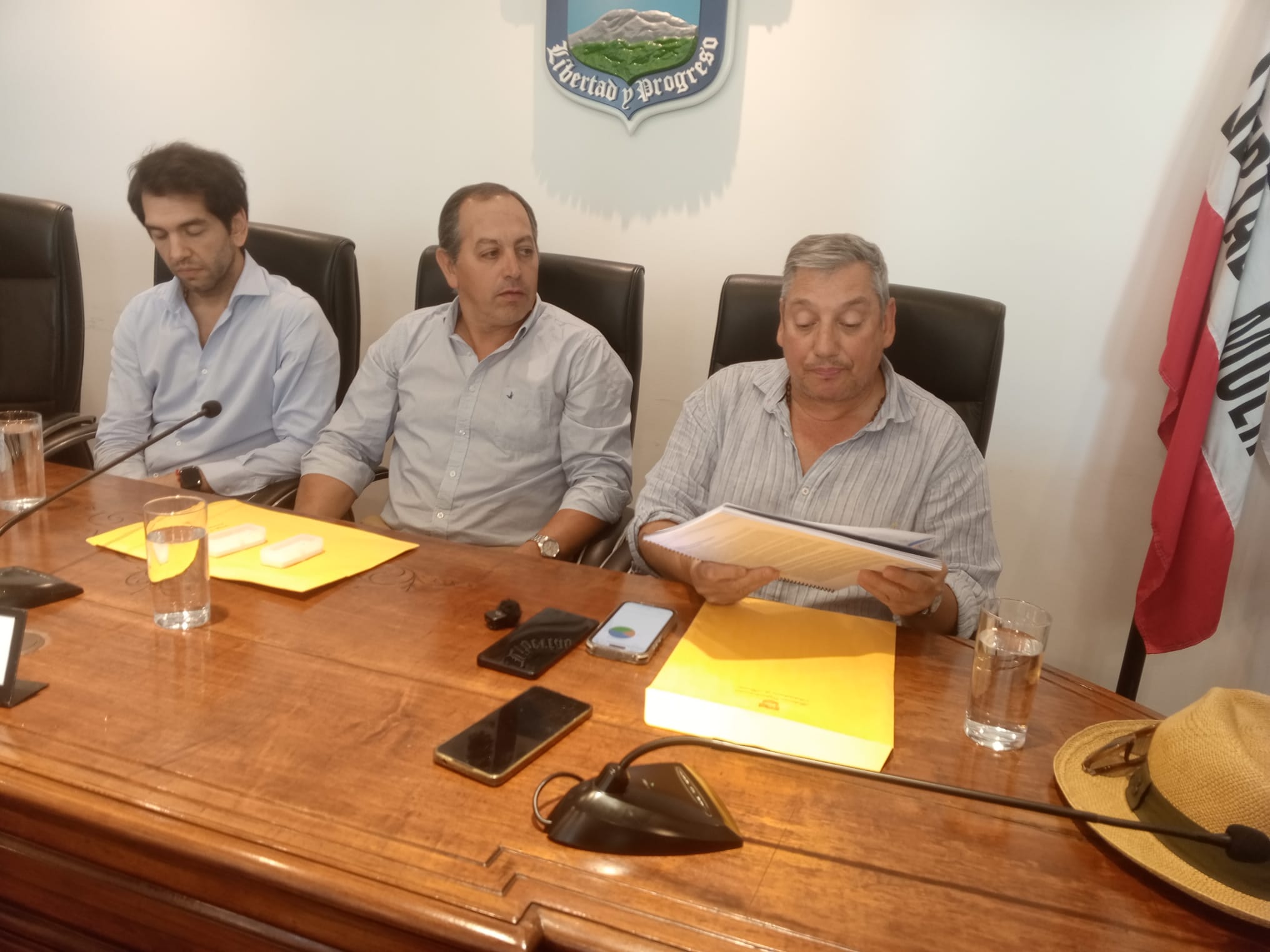 El Intendente Carlos Enciso entregó el Presupuesto Quinquenal a la Junta 3