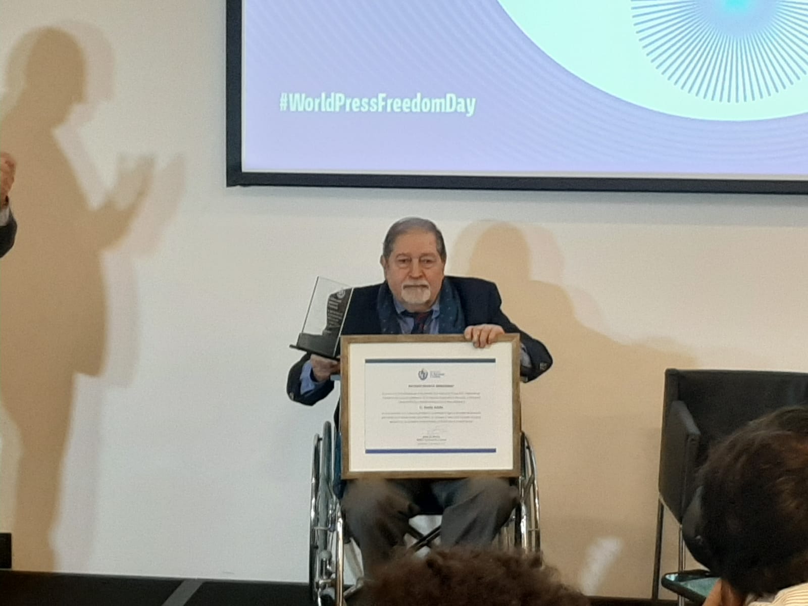 El periodista Danilo Arbilla fue homenajeado en la Conferencia Global de Libertad de Prensa 2