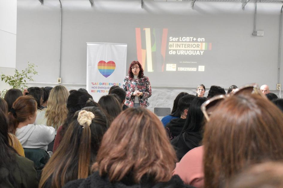 En el Mes de la Diversidad se realizaron talleres en Cerro Colorado y Florida