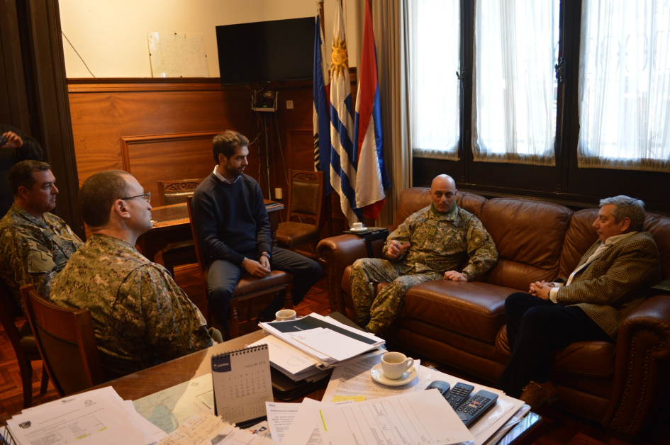 Enciso se reunió con jerarquías militares