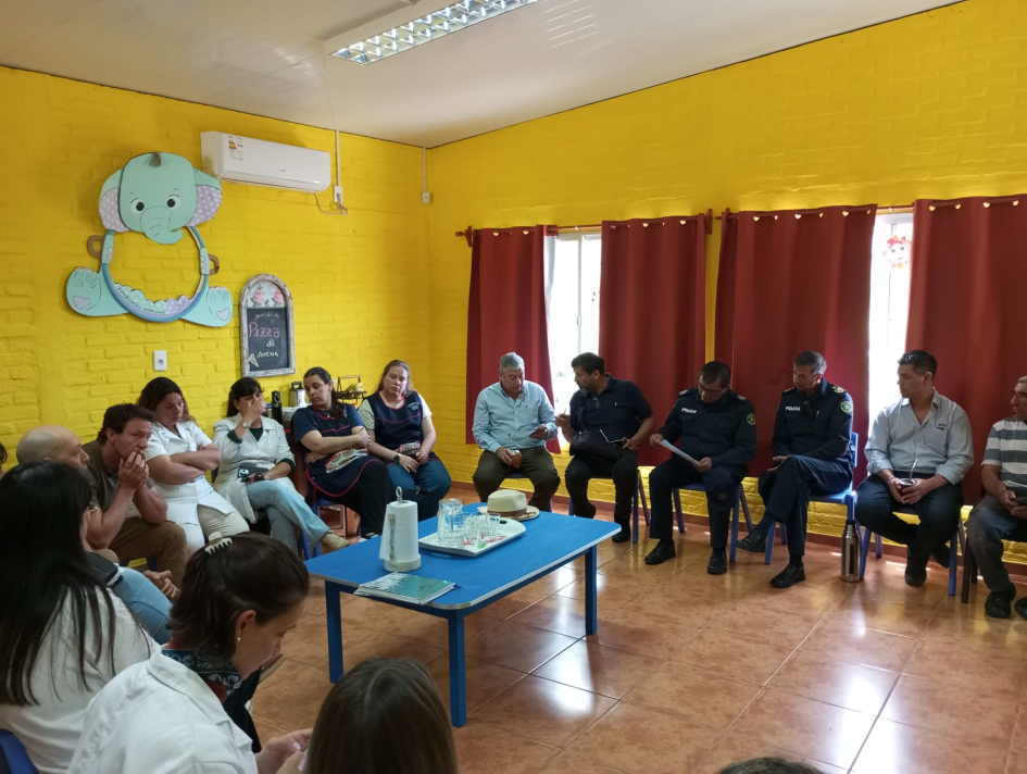 Enciso se reunió con vecinos del barrio Burastero