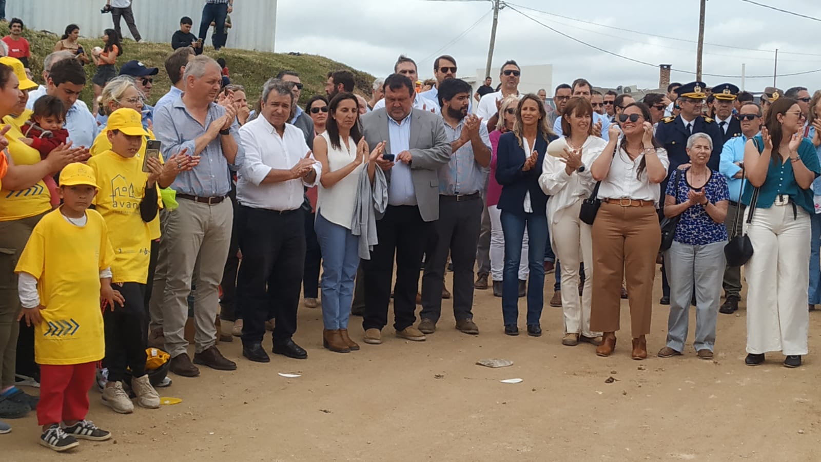 Entrega de viviendas del Plan Avanzar a familias de 18 y Berro 4