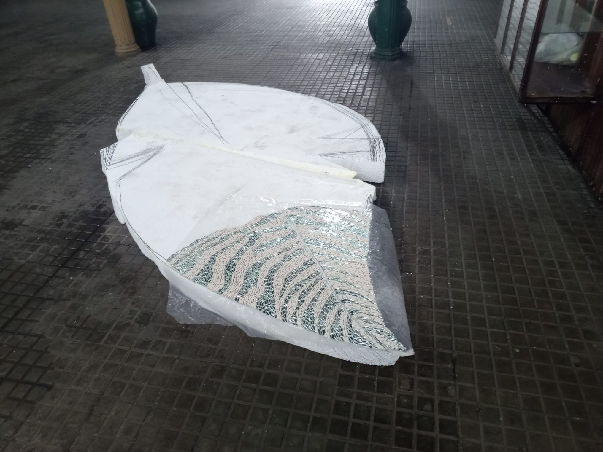 Escolares y grupo Reciclarte crean mosaico de la pluma del Bicentenario 3