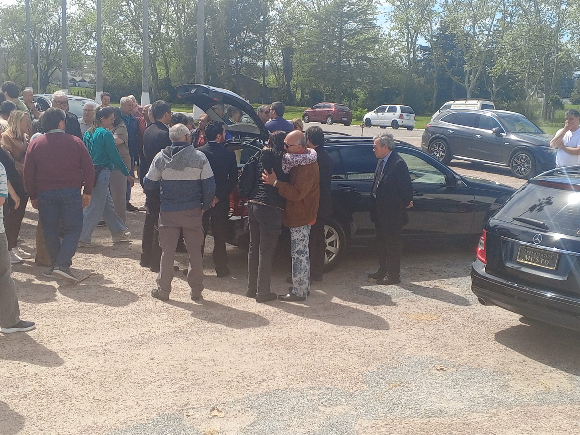 Familiares y amigos despidieron a Carlitos De Lima