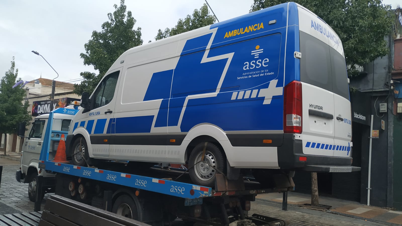 Hospital Florida cuenta con nueva ambulancia 1