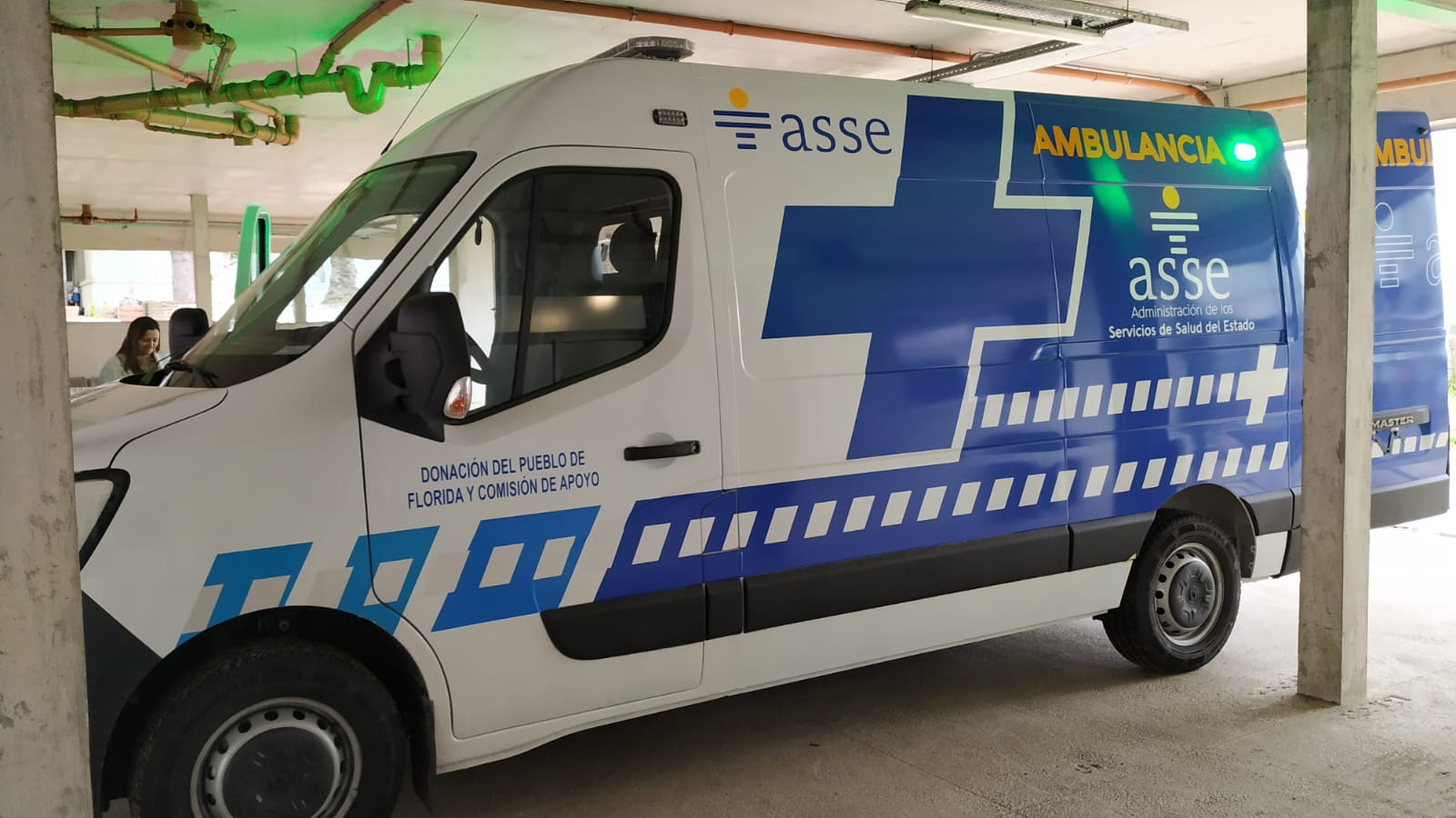Hospital Florida cuenta con nueva ambulancia 2025 3