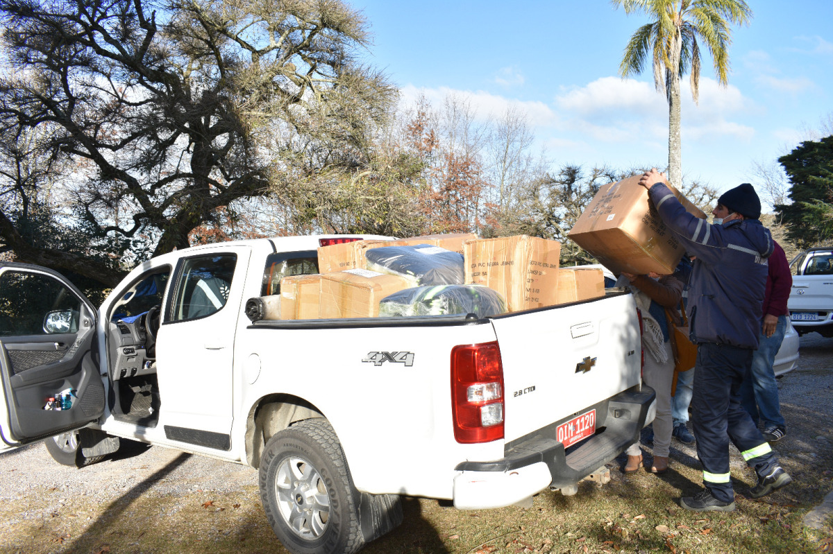 Intendencia entregó a funcionarios la nueva indumentaria de invierno
