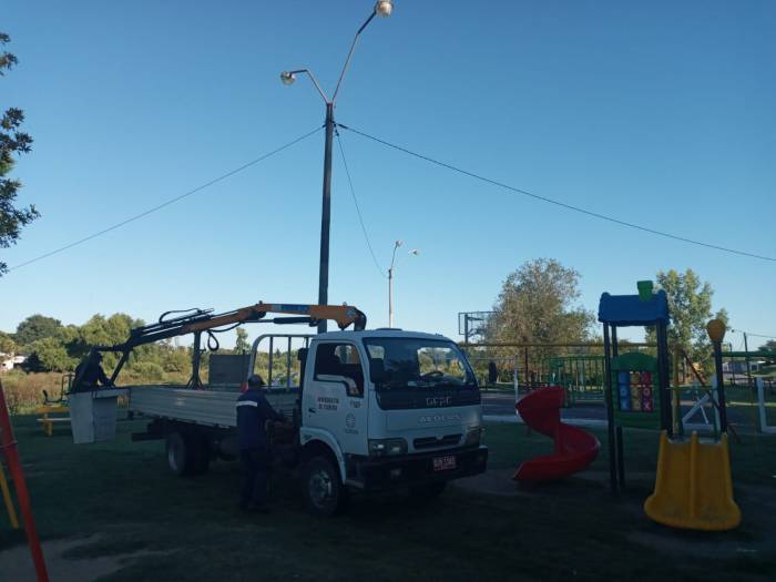 Intendencia instaló nuevas luminarias en Plaza de Las Moras