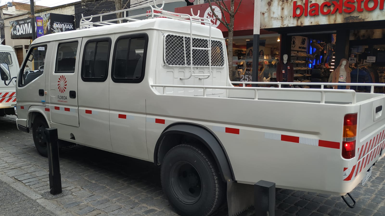 Intendencia presentó nueva flota de camiones utilitarios