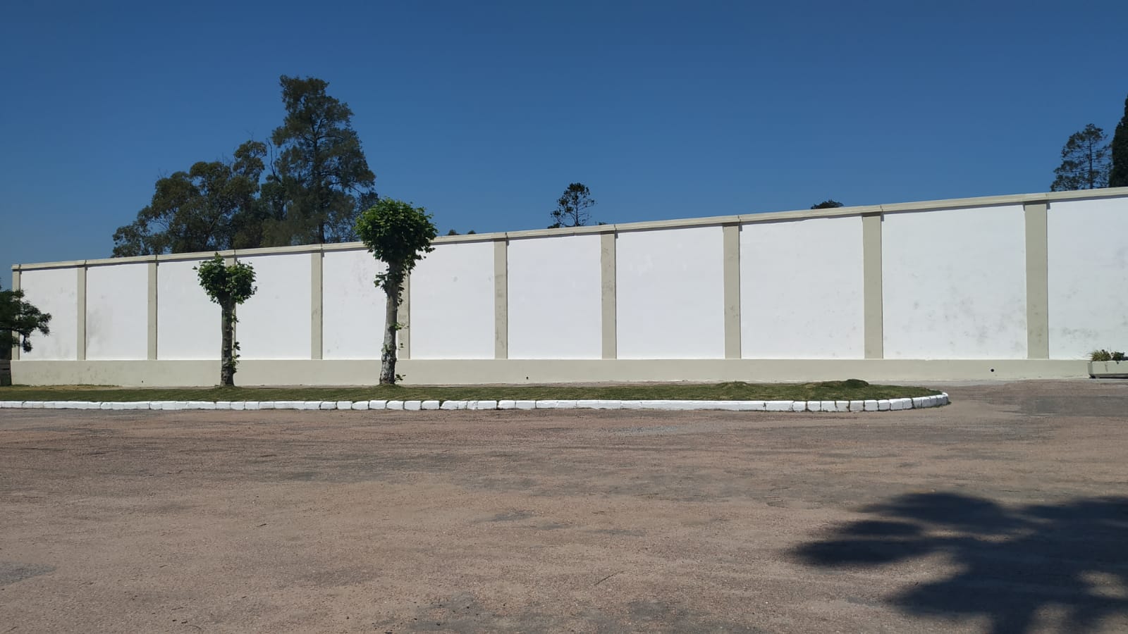 Intendencia realiza trabajos en el Cementerio local