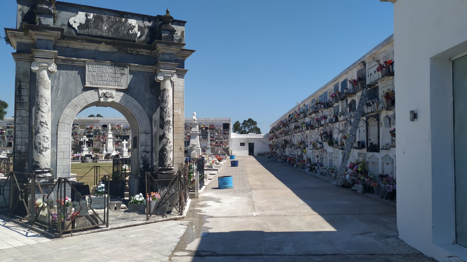 Intendencia realiza trabajos en el Cementerio local 4