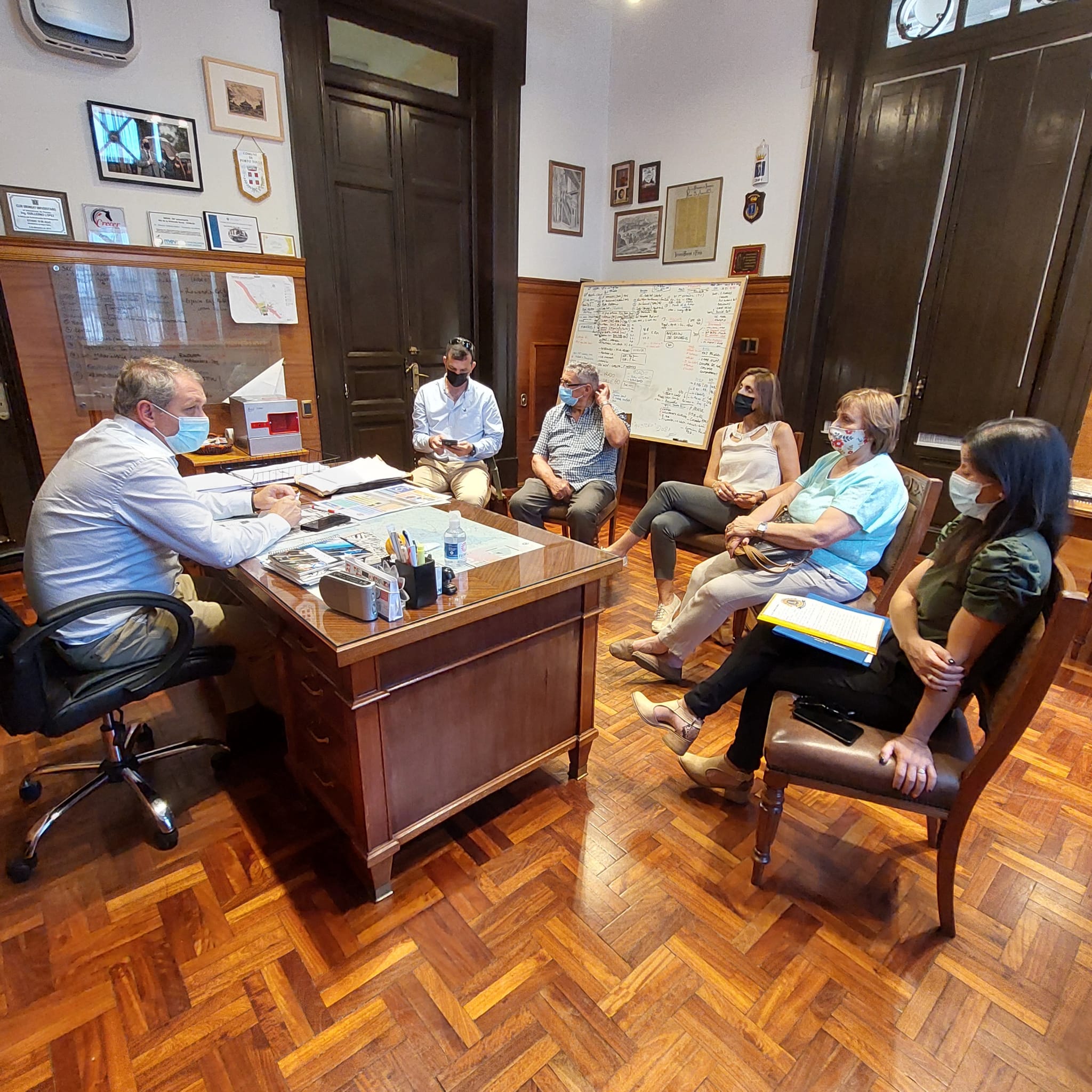 Intendente López se reunió con comisiones del interior 2