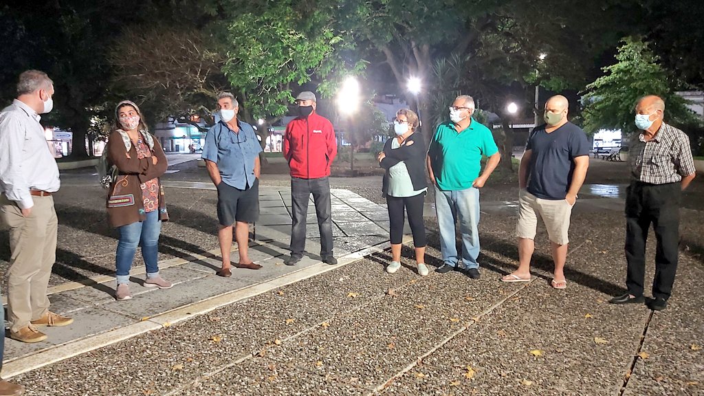 Intendente López se reunió con vecinos de Plaza Artigas 1