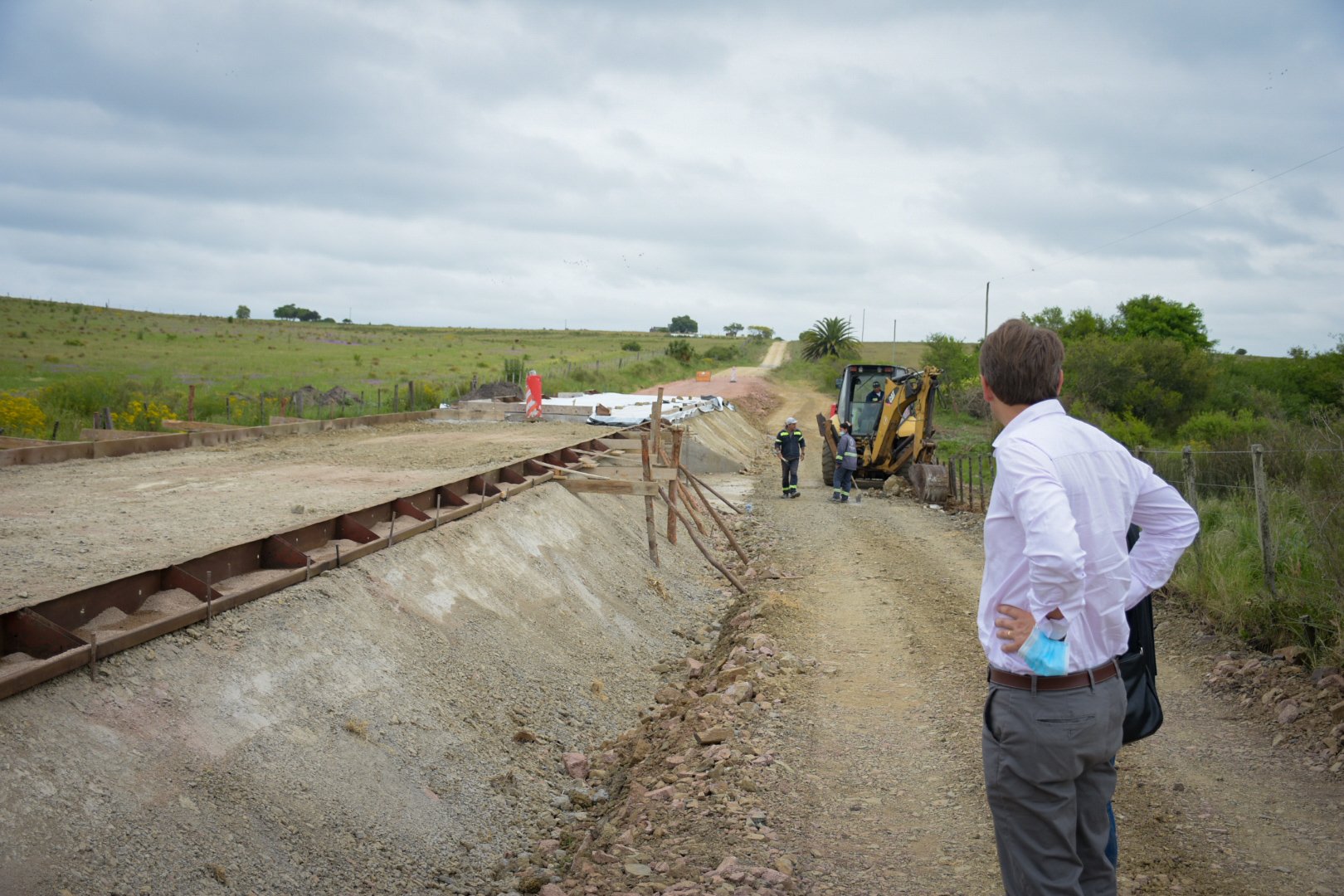 Intendente interino Marcos Pérez recorrió zona este del departamento. 3