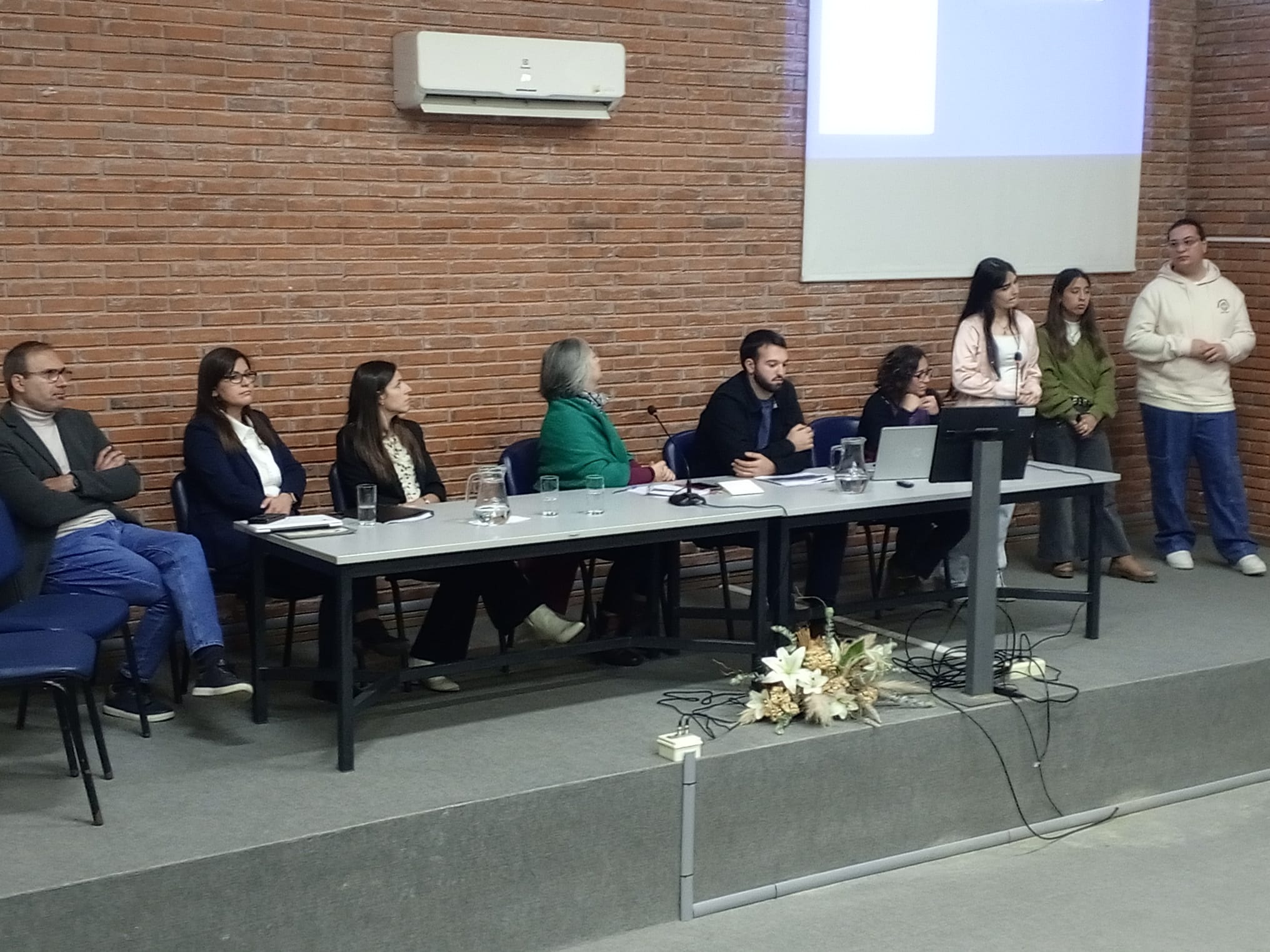 Jornada académica en el CERP El Bicentenario desde 1825 en clave histórica y pedagógica