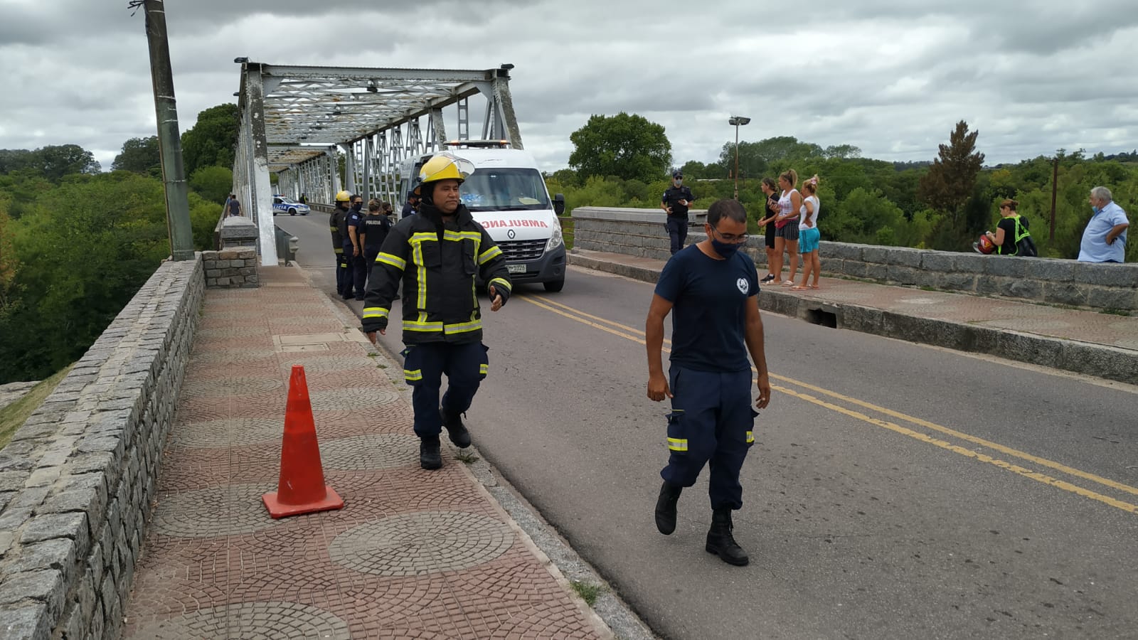 Joven amenazó por varios minutos con tirarse del Puente Piedra Altajpg