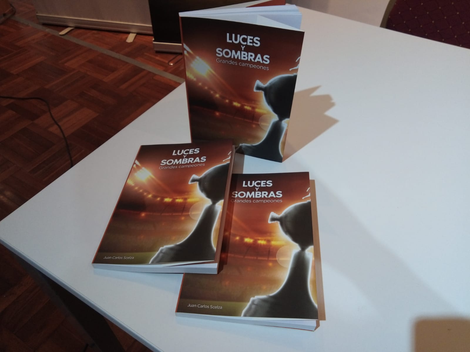 Juan Carlos Scelza presentó en Florida su libro 3