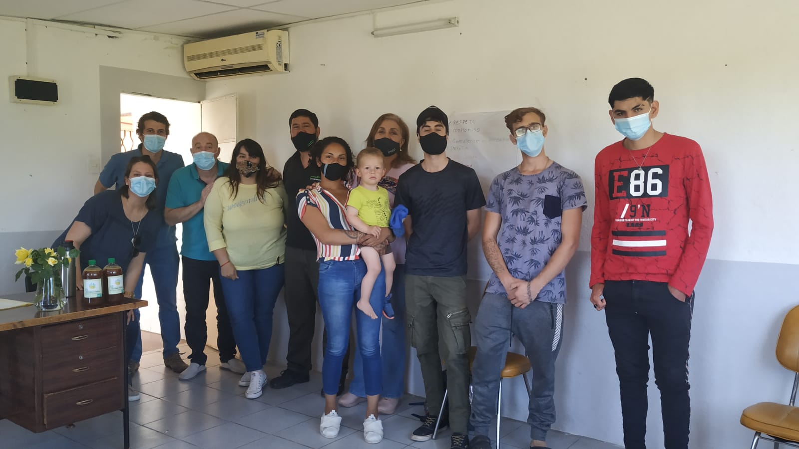 Jóvenes del Centro Juvenil Integral de INAU crearon producto en base a microorganismos eficientes 2