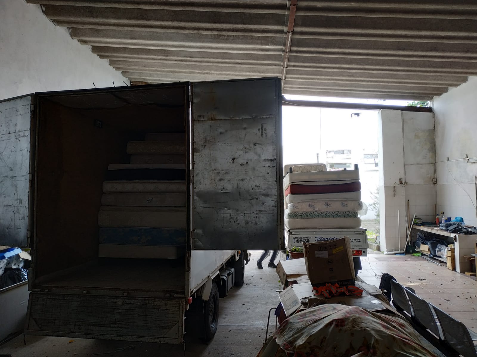 La empresa Florida Telecom realizó la última entrega de colchones