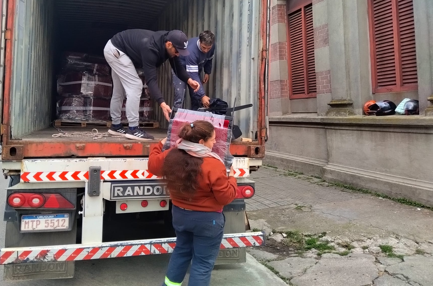 Llegaron a Florida las butacas del Teatro Chaillot de París 3