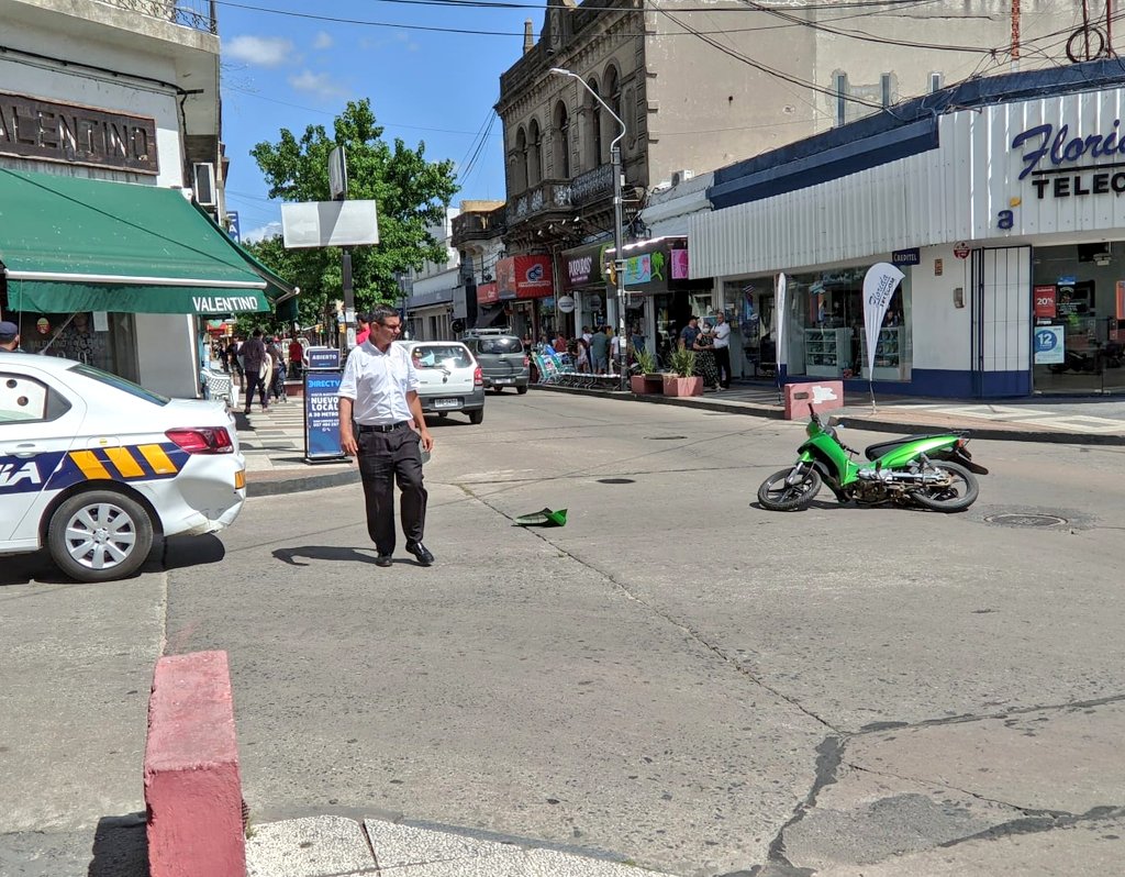Motonetista impactó móvil policial en Independencia y Cardozo. 2