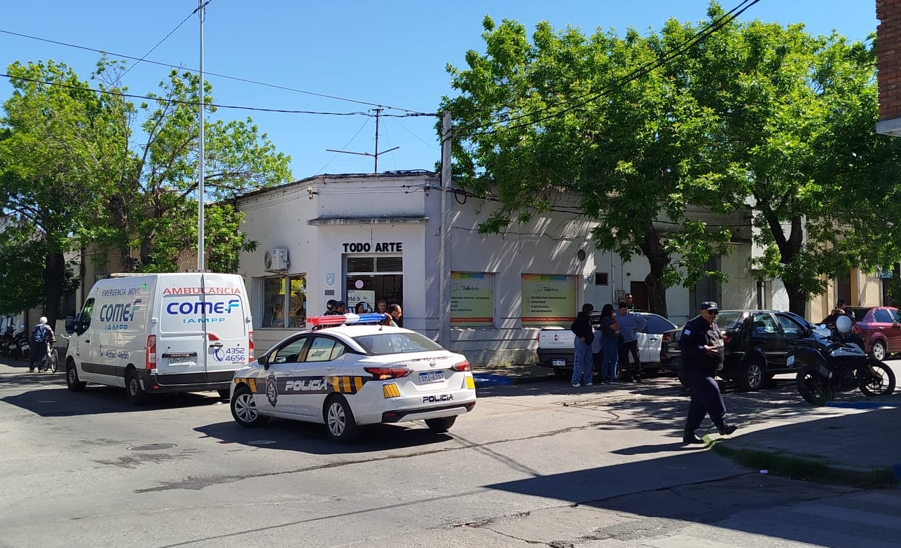 Motonetista lesionado tras accidente en A.M. Fernández y Suarez 3