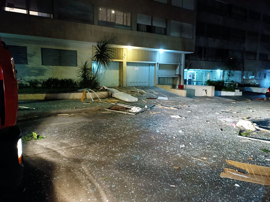 Mujer resultó lesionada tras explotar un calefón