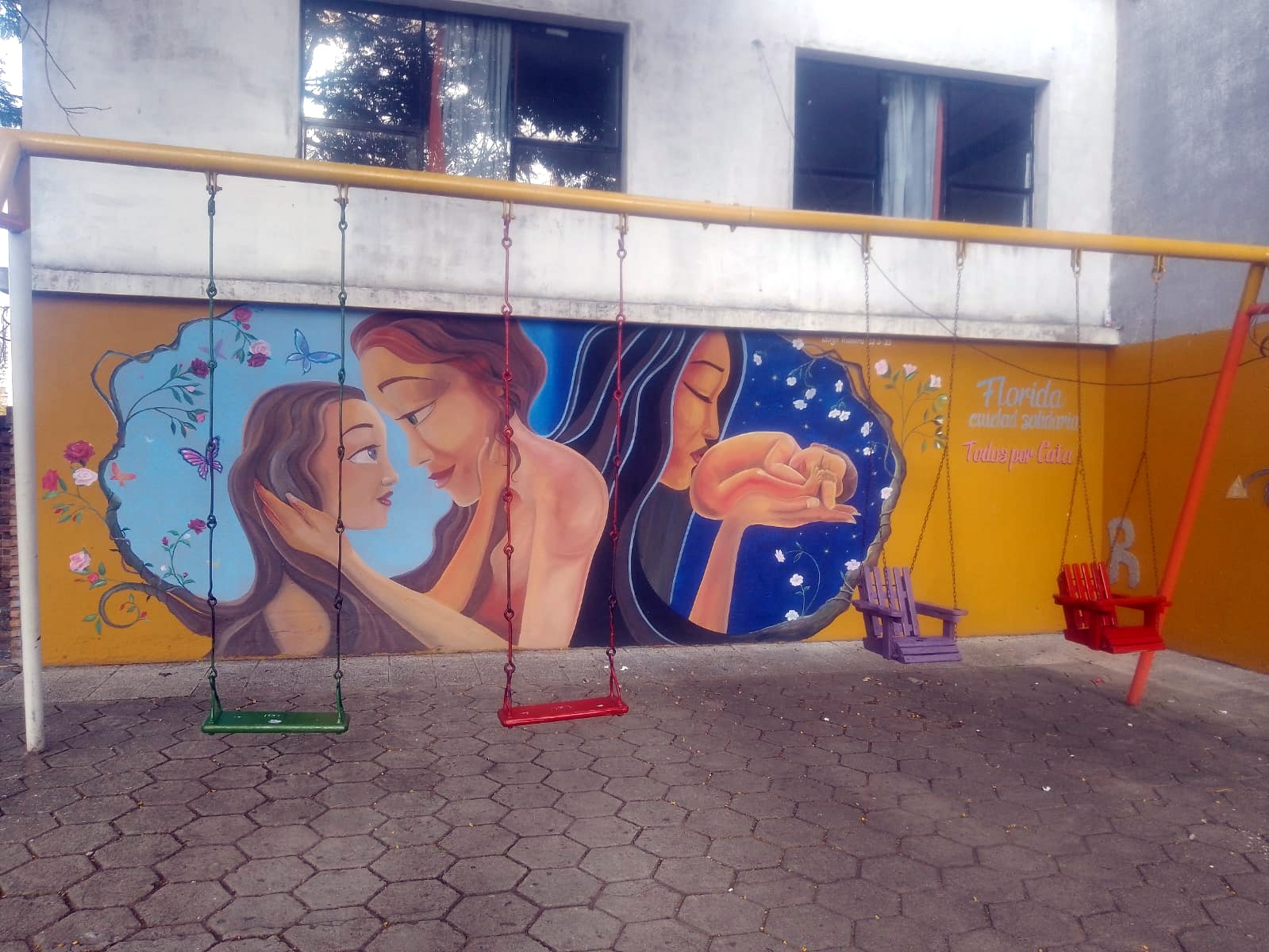 Mural dedicado a las madres en Plaza de Escuela Artigas 3