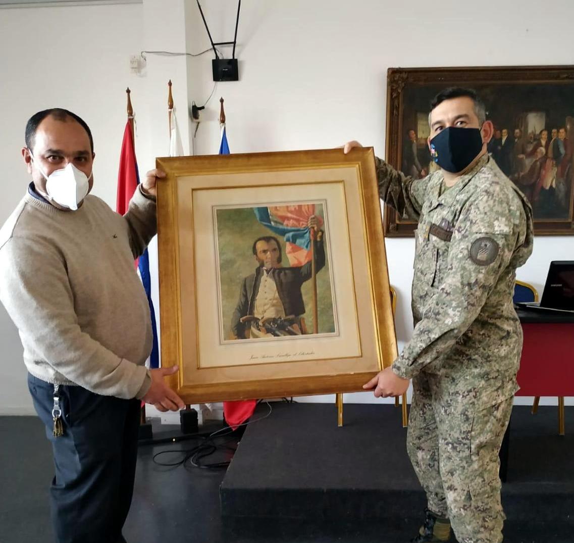 Museo de Florida obsequió imagen de Lavalleja al Batallón N2