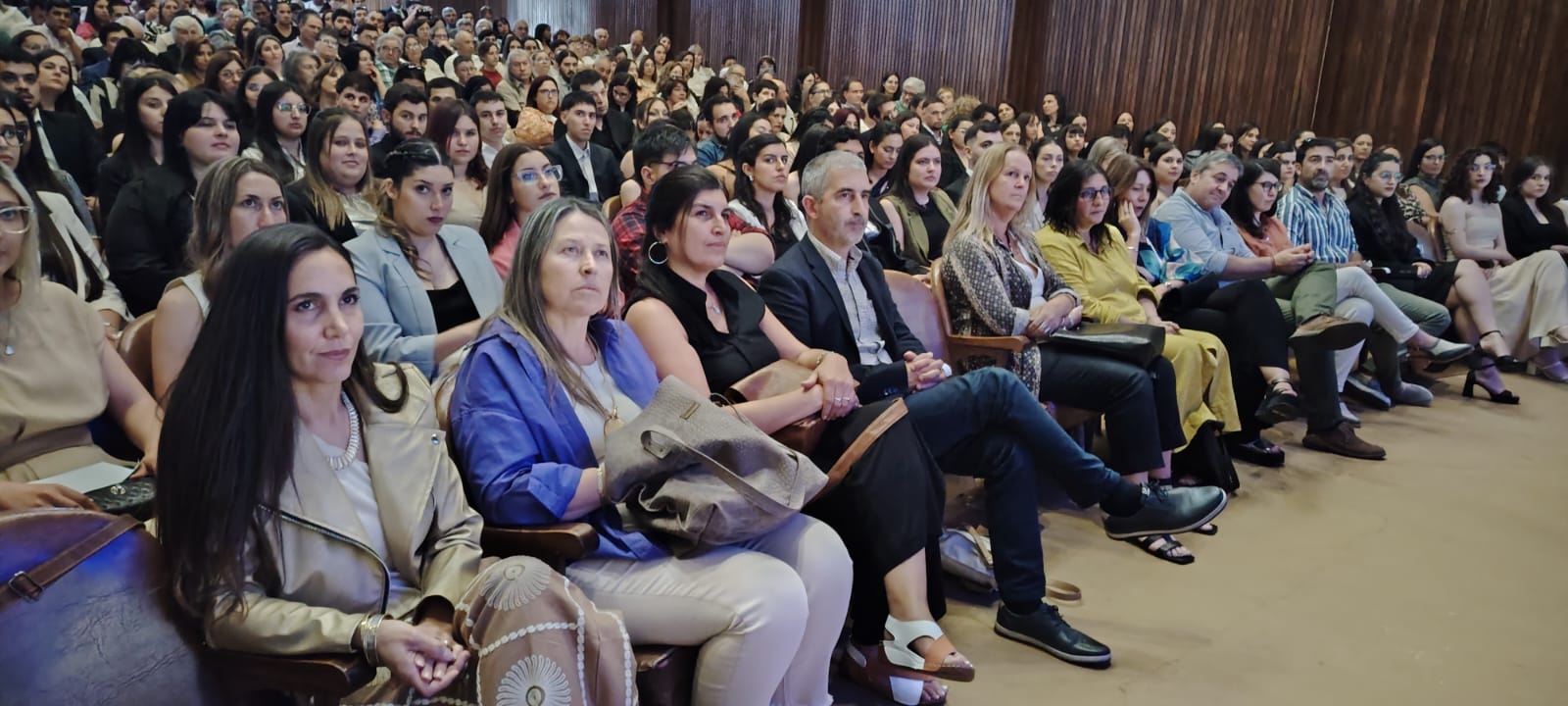 Más de 100 profesores recibieron sus títulos 4