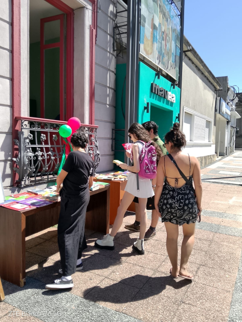 Más de 200 libros entregados en la exitosa Suelta de Libros Edición Navideña