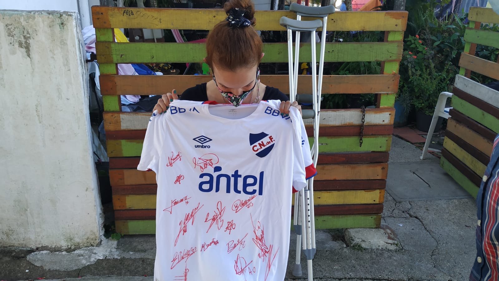 Nacional donó camiseta a Agustina Trucido 4