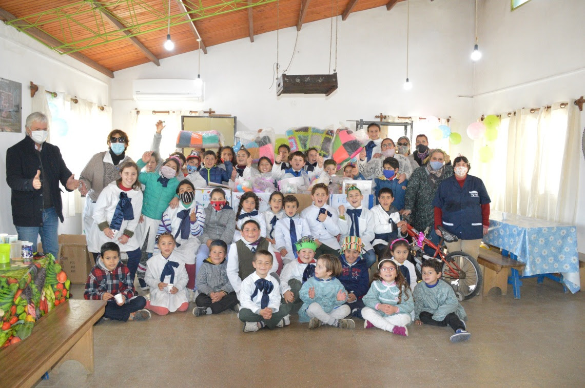 Niños de Escuela de San Gabriel fueron reconocidos por su aporte a la campaña Tejiendo Sueños