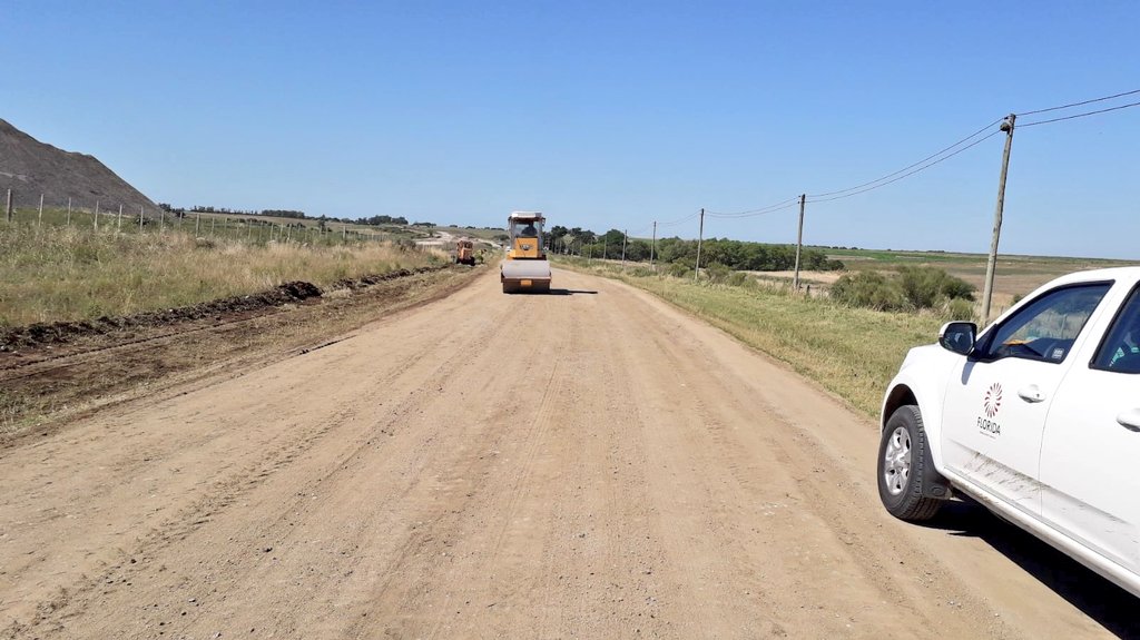 Personal de Vialidad trabaja en mantenimiento de caminería