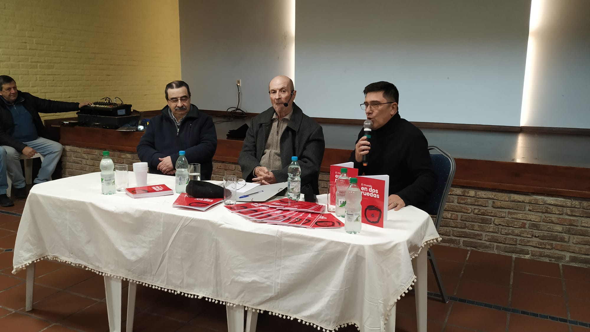 Presentación del libro El mundo en dos ruedas