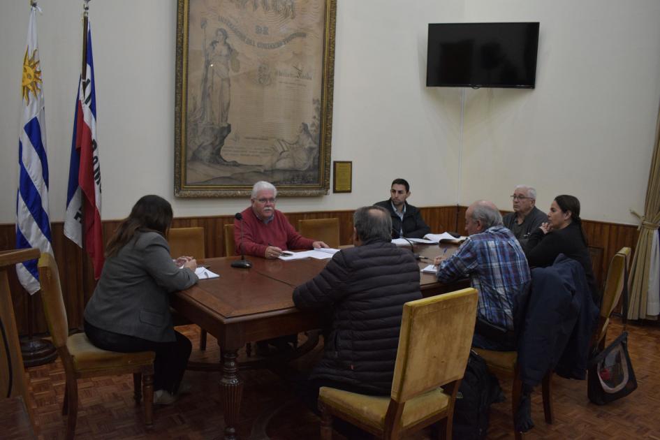 Primera reunión de la Comisión de quitas y espera
