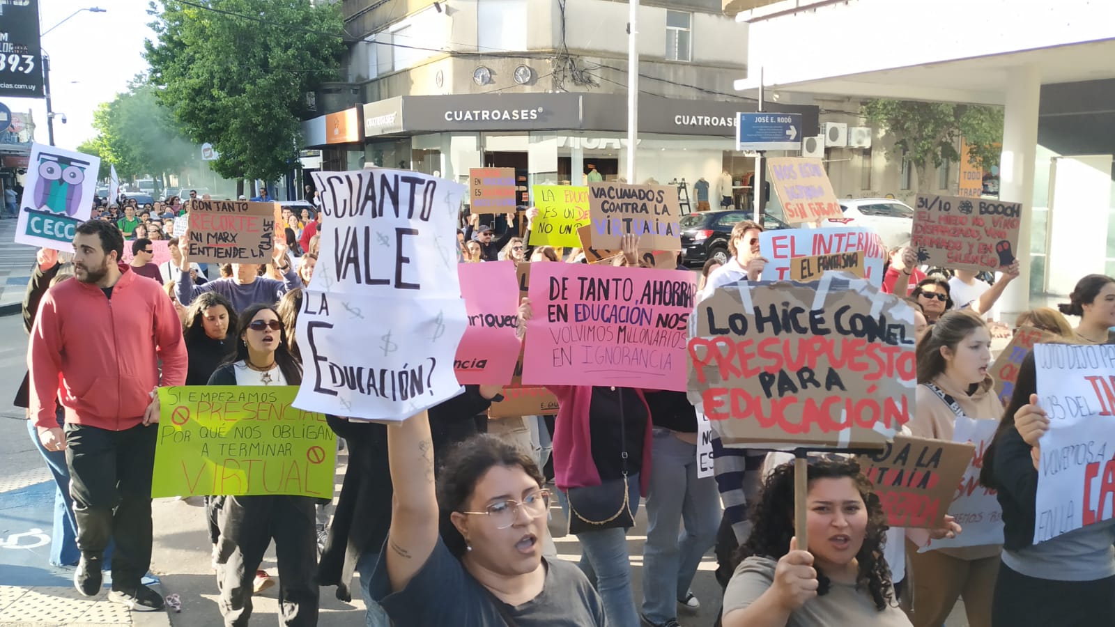 Reclamo de estudiantes y docentes del CERP 5