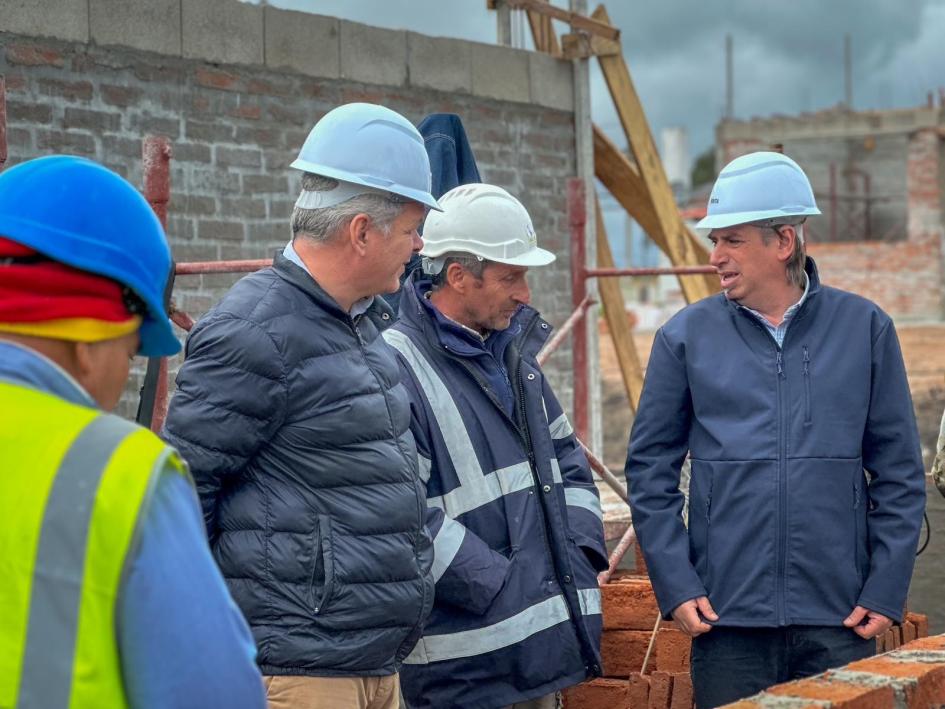 Recorrida por obras de MEVIR en Cerro Colorado